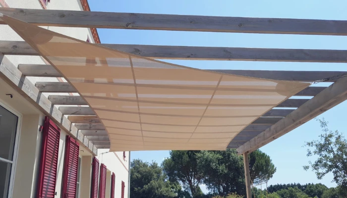 toile tendue pergola bois