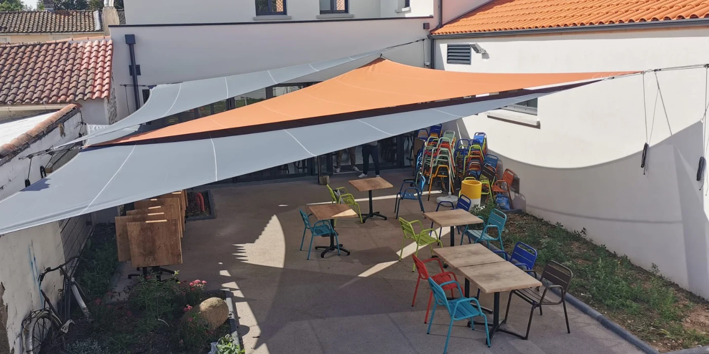 comment fixer une voile d'ombrage